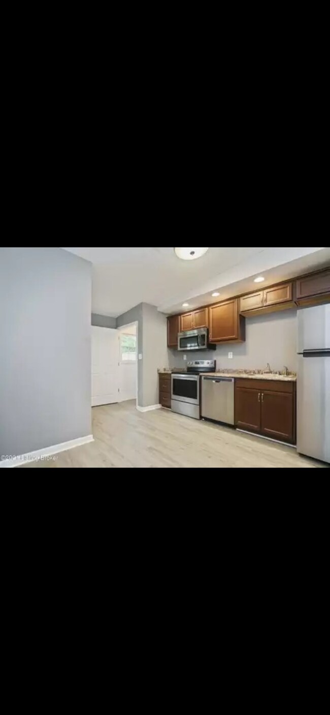 Foto del edificio - 1796 Mellwood Ave