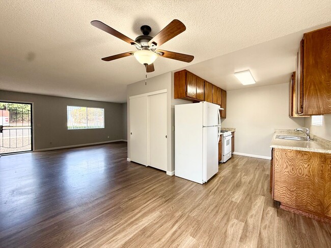 Building Photo - 2350 Sea Breeze Dr