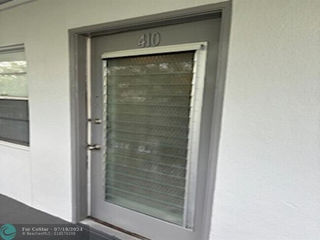 Foto del edificio - 400 SW 134th Way
