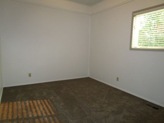 Building Photo - 801 Jameson St