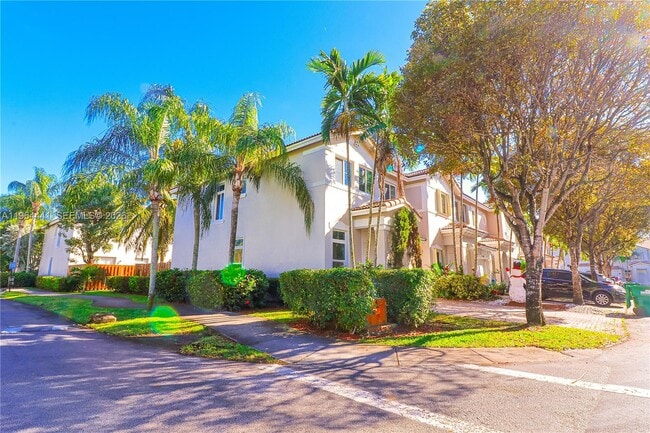 Foto del edificio - 5663 NW 112th Pl