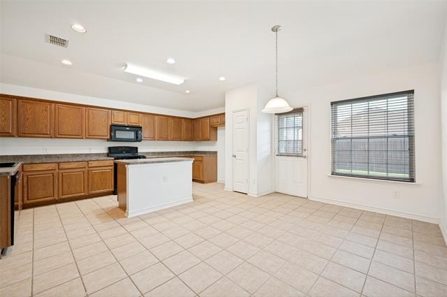Building Photo - 2683 Lake Ridge Dr