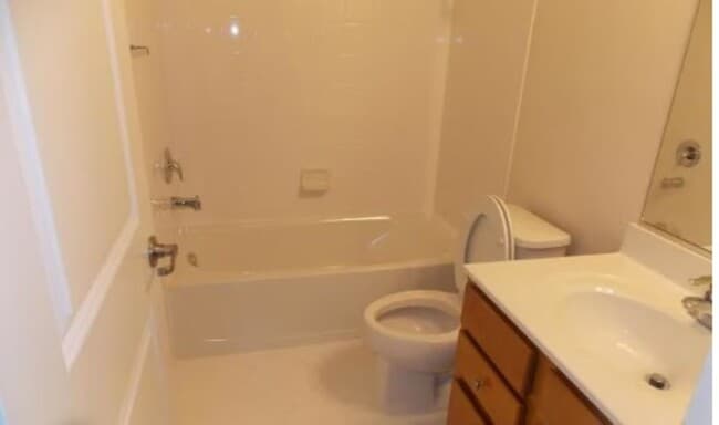 Building Photo - 44041 Eastgate View Dr
