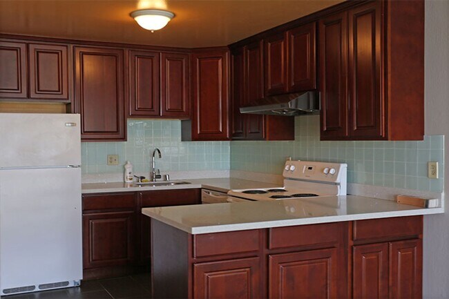 Building Photo - OPEN HOUSE: Thursday (4/23) 6:00pm-6:45pm. Contemporary, top floor 1BR/1BA in the Forest Knolls d...