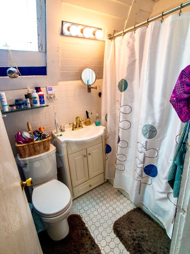 Building Photo - 271 Chestnut St