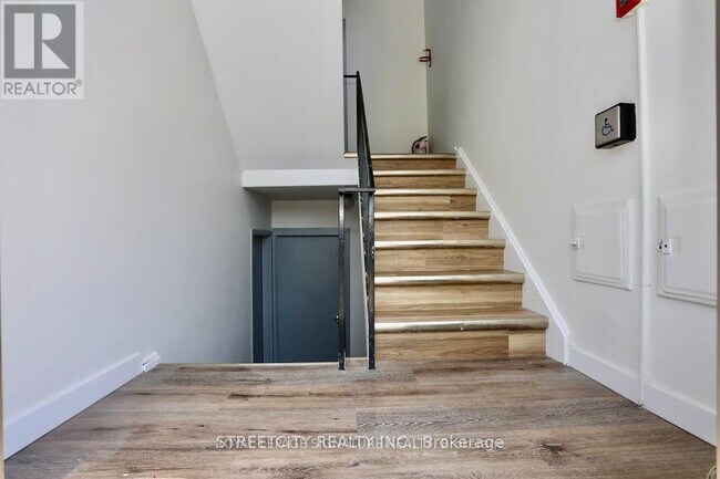 Building Photo - 394 Thiel St