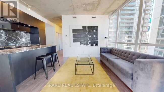 Photo du bâtiment - 88 Blue Jays Way