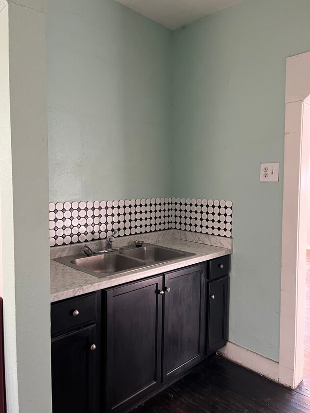 Building Photo - 400 E 11th Ave