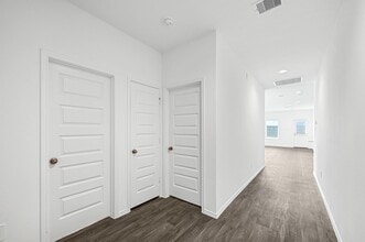 Building Photo - 2025 Woodlark Way