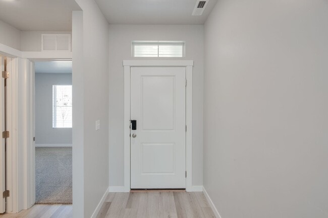Building Photo - Beautiful 4 Bedroom Upscale Home