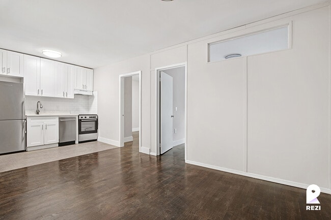 Building Photo - 416 W 23rd St