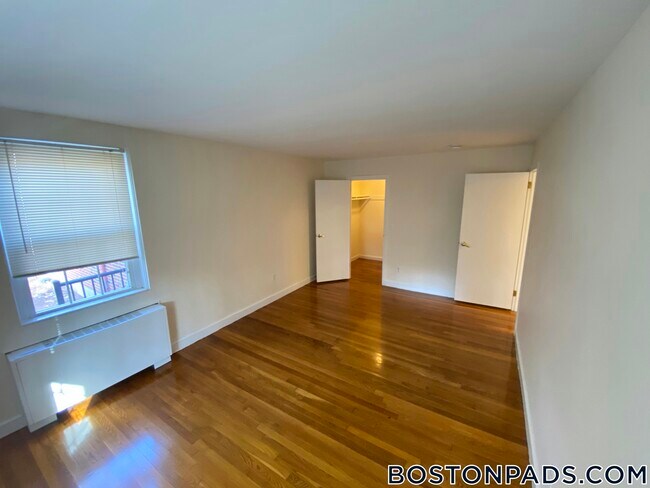 Foto del edificio - 17 Captain Parker Arms