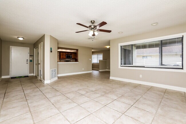 Foto del edificio - 9504 Lake Douglas Pl