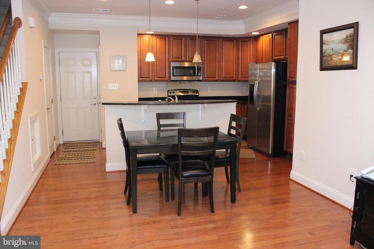 353 Community Center Ave, Gaithersburg, MD 20878 Room for Rent in