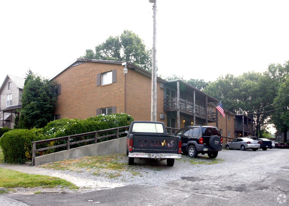 226 Vine Ave, Salem, OH 44460 Apartments in Salem, OH