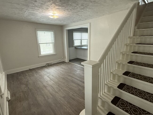 Foto del edificio - 325/327 3rd St NE