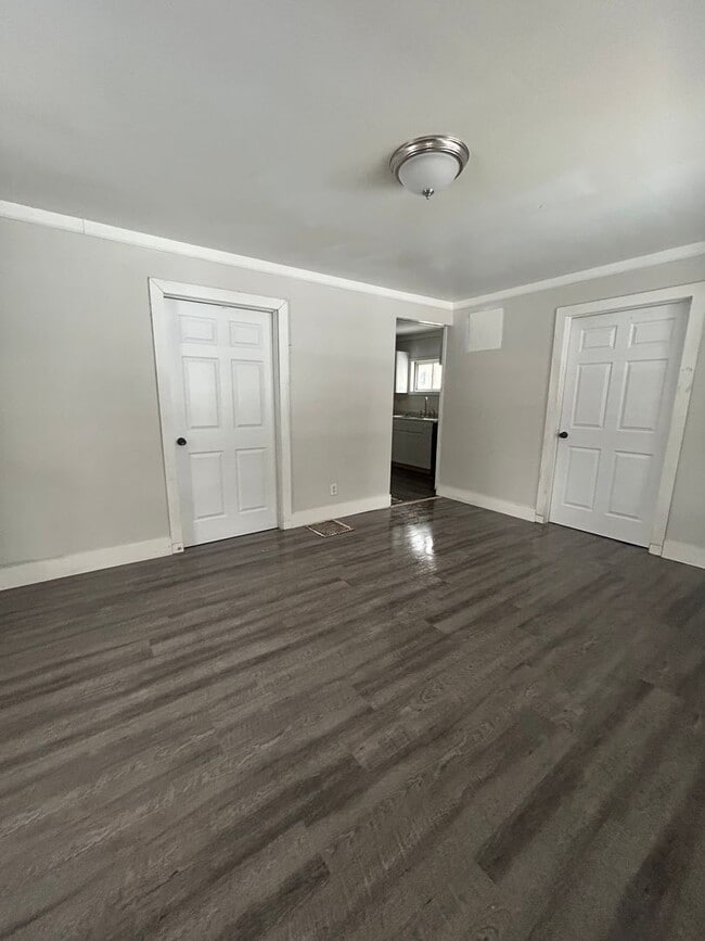 Building Photo - 1910 N Johnson St