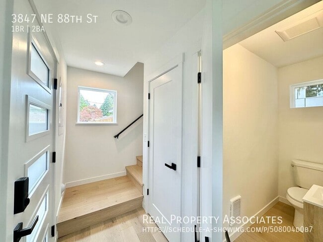 Building Photo - 3847 NE 88th St