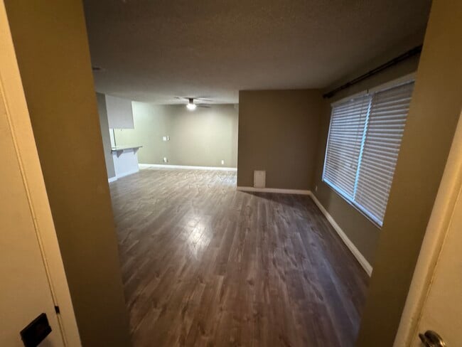 Building Photo - 5060 Village Dr