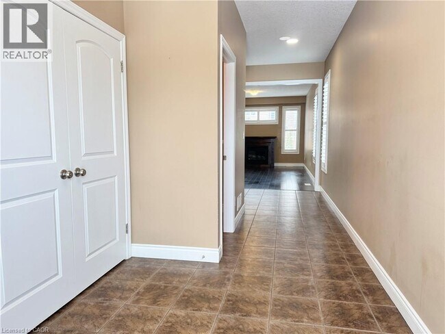 Photo du bâtiment - 441 Twin Leaf St