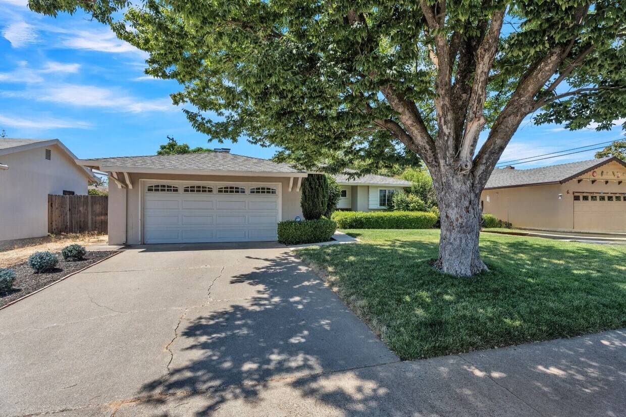 Foto principal - 4930 Bonniemae Way