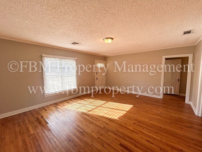 Building Photo - 2008 W 3rd Ave