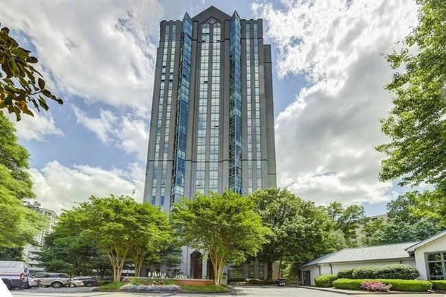 Building Photo - 2870 Pharr Ct S Northwest