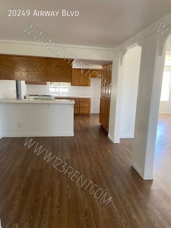 Foto del edificio - 20249 Airway Blvd