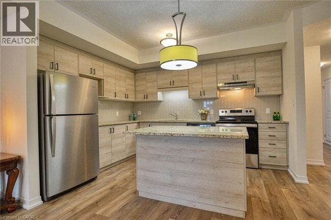 Photo du bâtiment - 261 Woodbine Ave