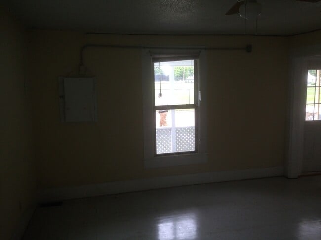 lower bedroom - 602 Wilkes Blvd