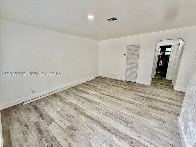 Building Photo - 2337 SW 17th Ave