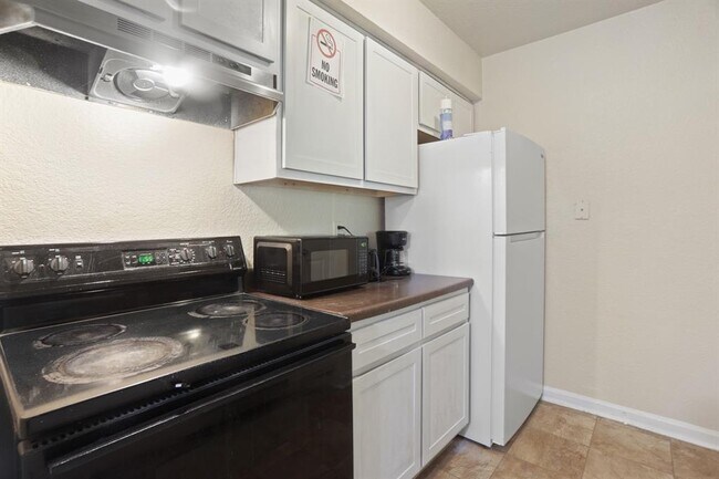 Foto del edificio - 8100 Creekbend Dr