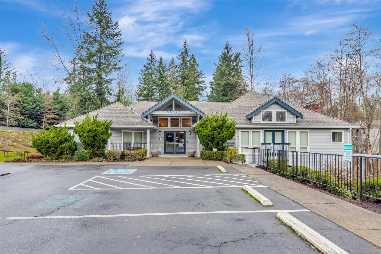33020 10th Ave SW Unit D203, Federal Way, WA 98023 Condo for Rent in