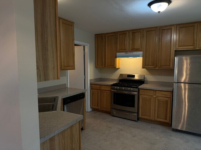 Foto del edificio - 2 St. 2BR 1.5Ba 1CGar Fenced yard in Cul-d...