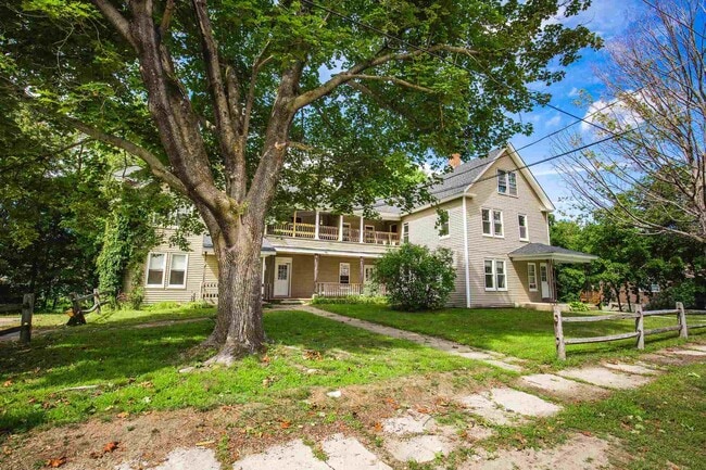 Building Photo - 4 Bayley Ave