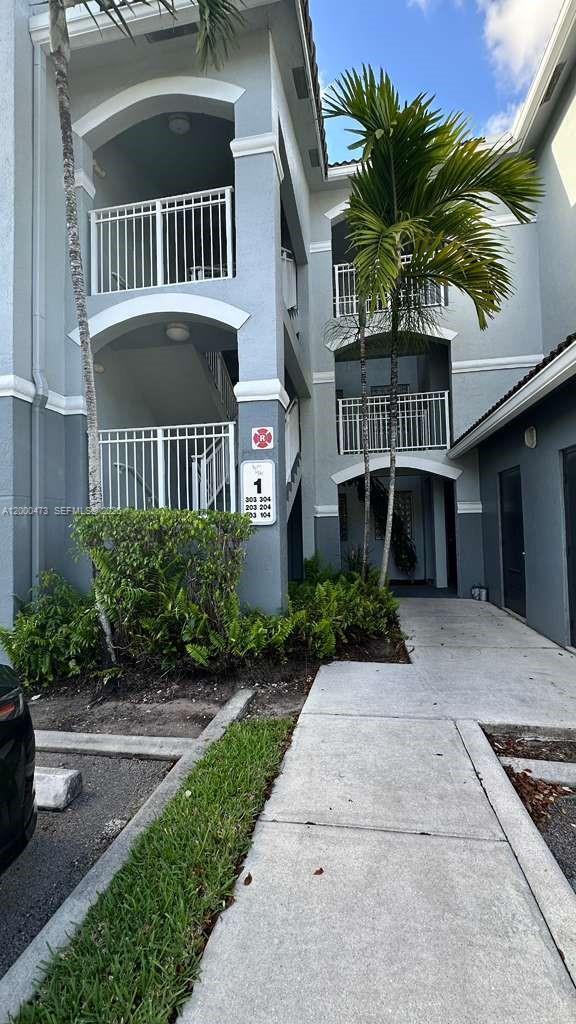 Foto del edificio - 9645 NW 1st Ct