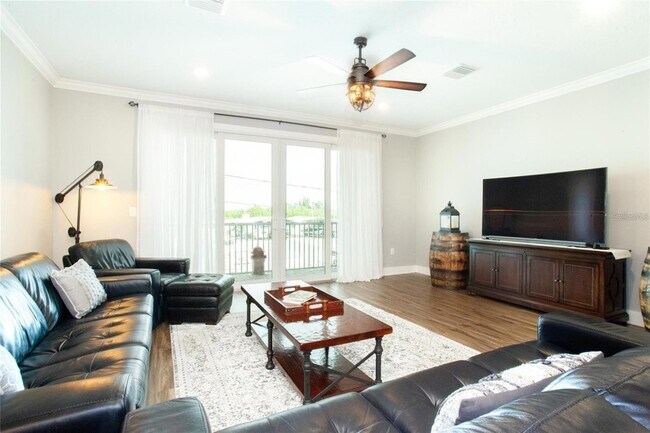 Building Photo - 1273 Savona Dr