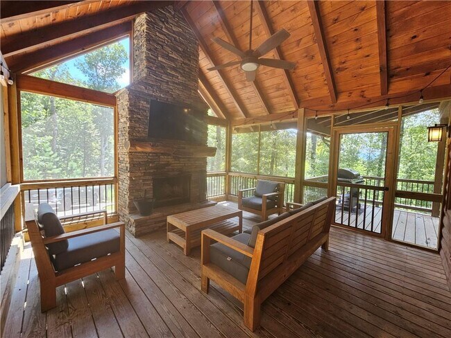 Foto del edificio - 101 Hothouse Dr