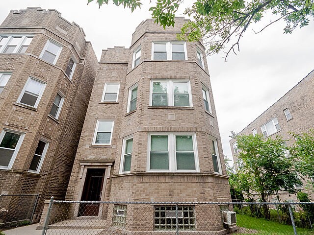 Primary Photo - 2433 W Fargo Ave