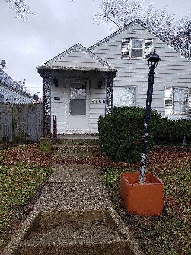 Primary Photo - 2 Bedroom near McMillen Park