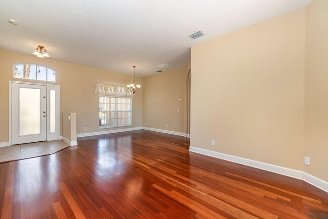 Building Photo - 611 Oceanside Blvd