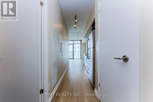 Building Photo - 105 The Queensway