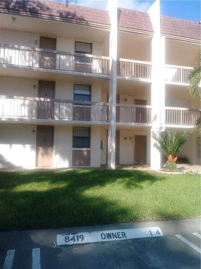 Building Photo - 8419 Forest Hills Dr
