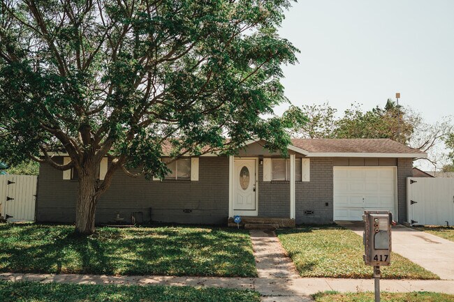 Building Photo - 417 Polaris Pl