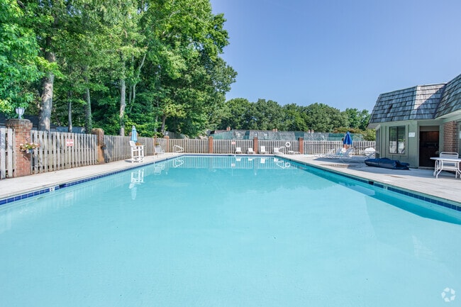 Pool - Ocean Pebbles Apartments