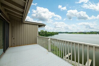 Building Photo - 893 Cliffs Dr