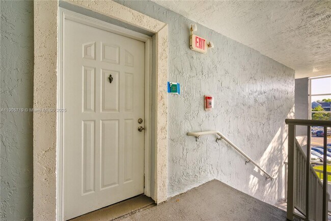 Foto del edificio - 8650 SW 212th St