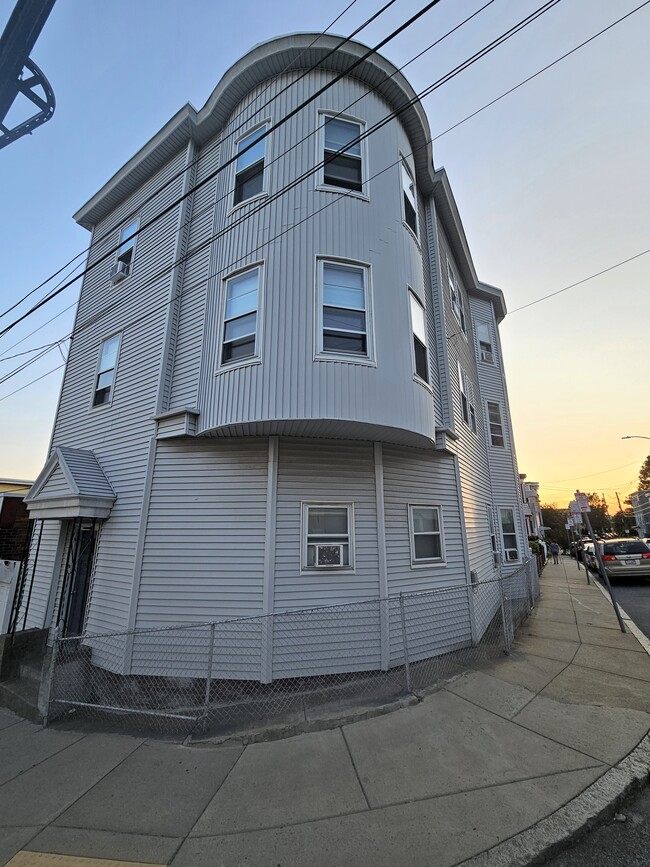 Building Photo - 46 Breed St