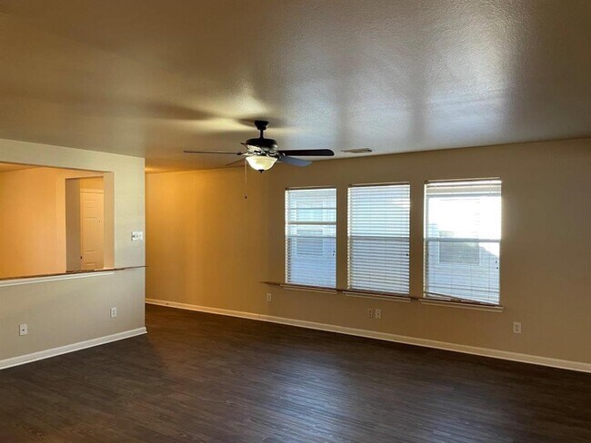 Foto del edificio - 1239 Flatrock Creek Dr