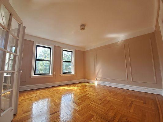 Foto del edificio - 3 bedroom in BRONX NY 10463